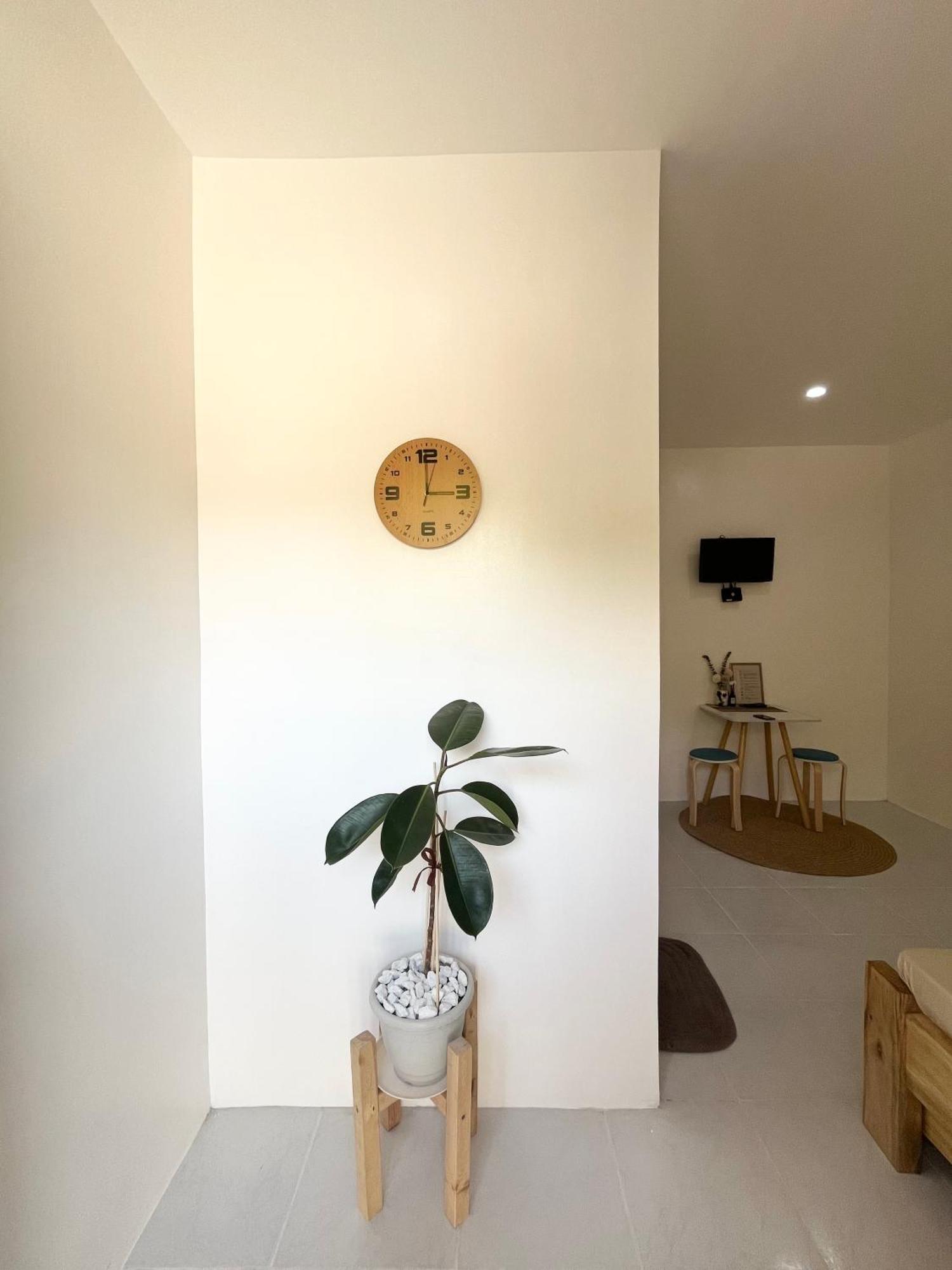 Sunnydale Apartelle -Room Accommodation Near Calatagan Beach Resorts 八打雁 外观 照片