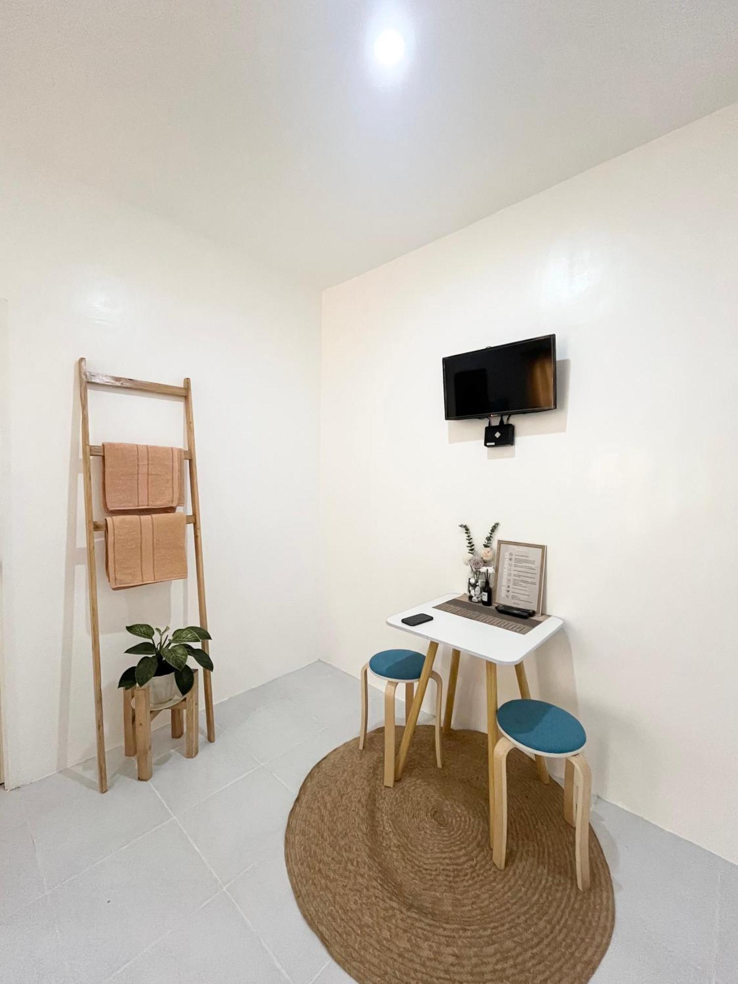 Sunnydale Apartelle -Room Accommodation Near Calatagan Beach Resorts 八打雁 外观 照片
