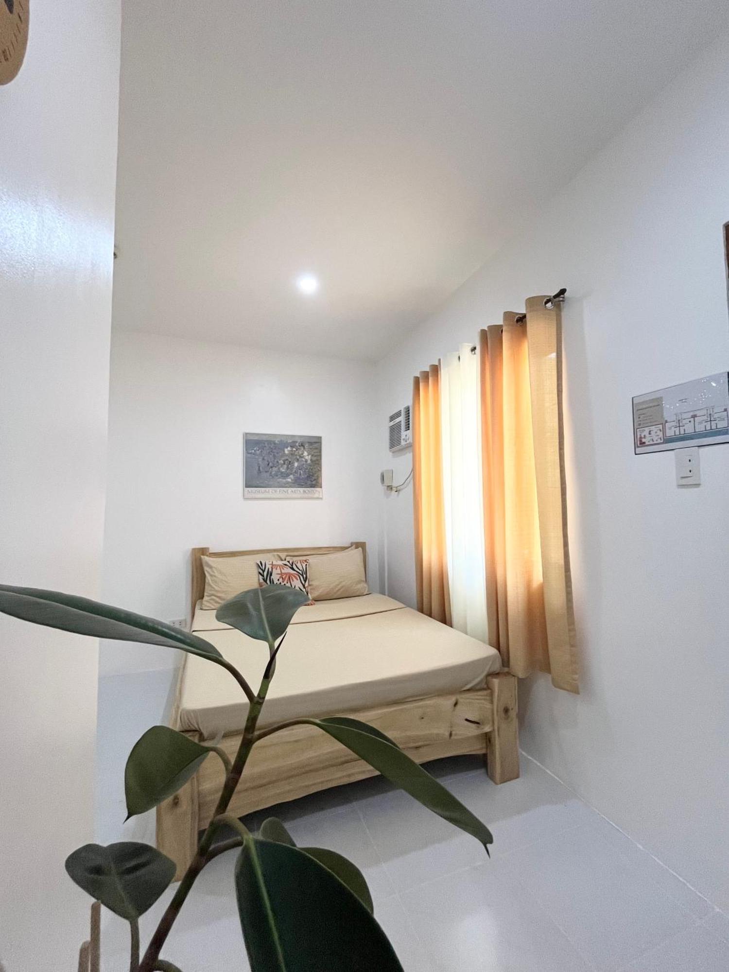 Sunnydale Apartelle -Room Accommodation Near Calatagan Beach Resorts 八打雁 外观 照片
