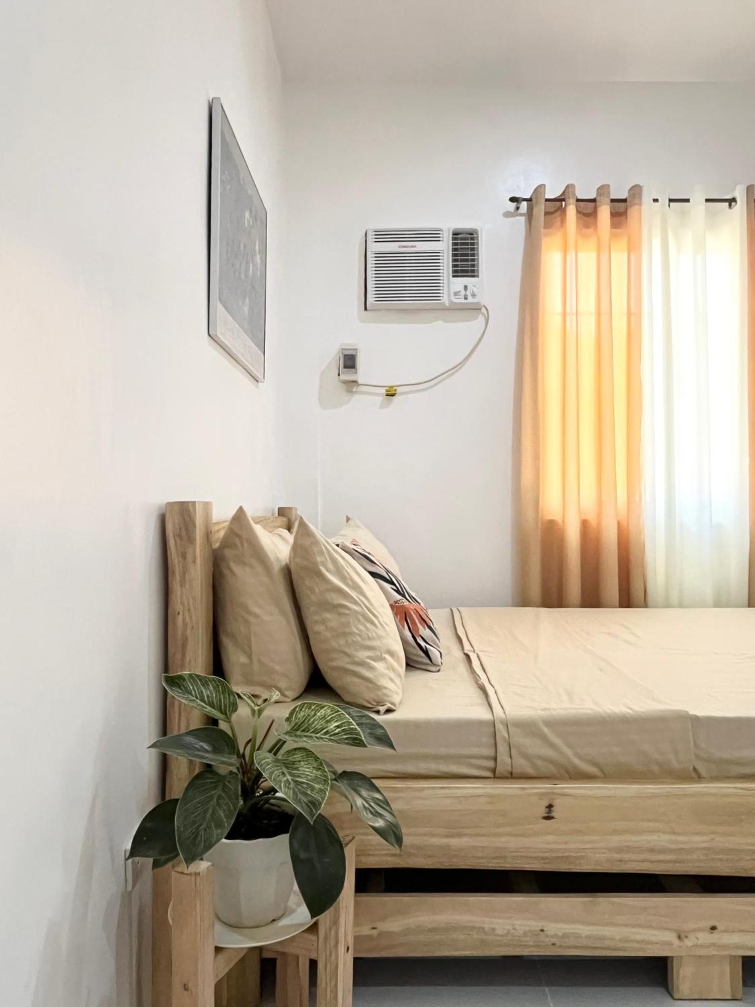Sunnydale Apartelle -Room Accommodation Near Calatagan Beach Resorts 八打雁 外观 照片