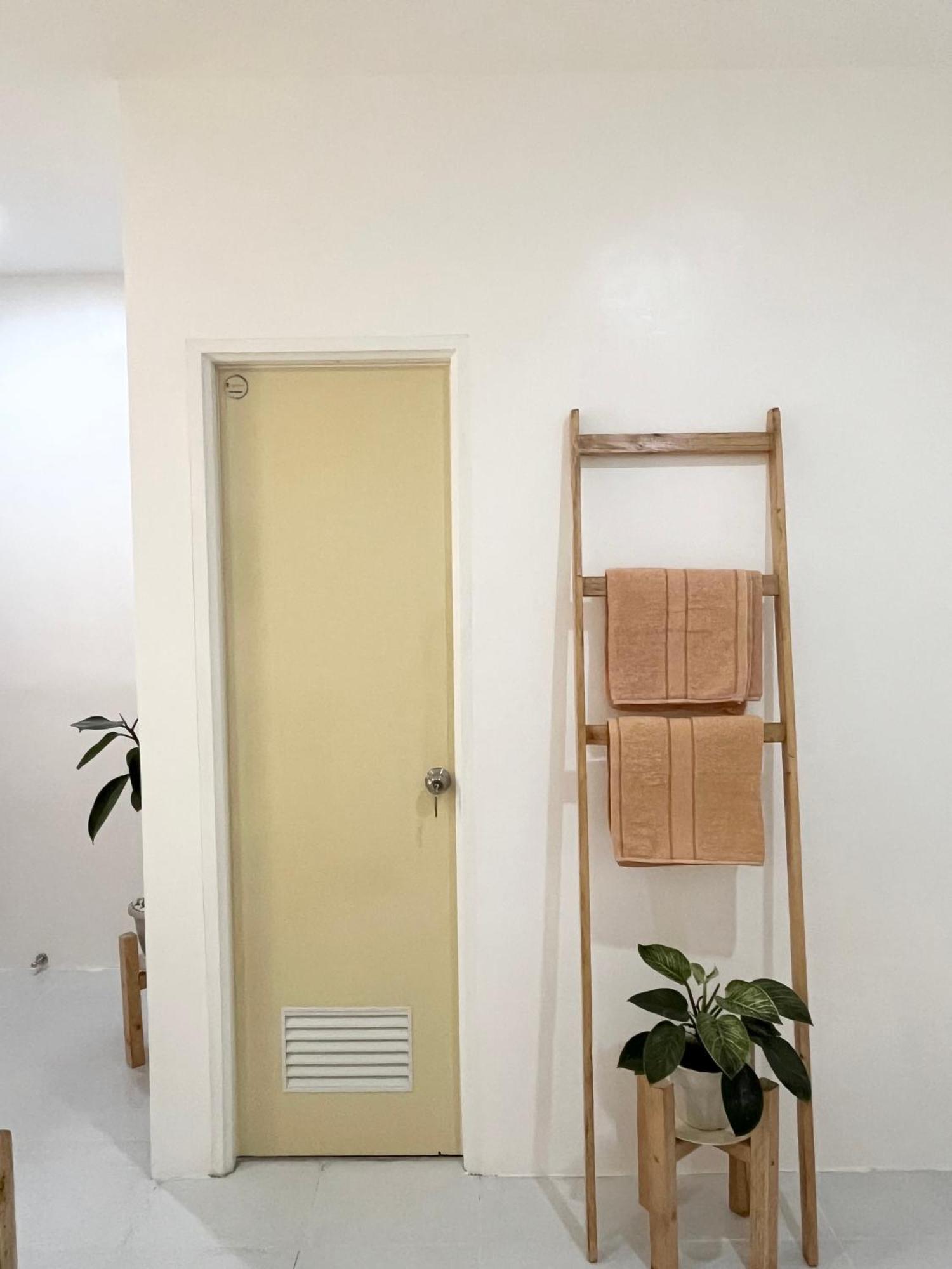 Sunnydale Apartelle -Room Accommodation Near Calatagan Beach Resorts 八打雁 外观 照片