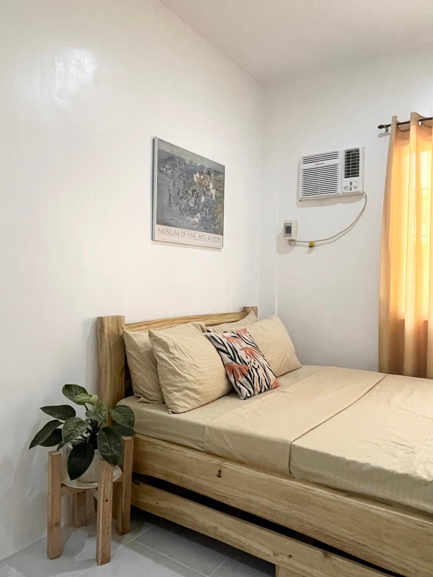 Sunnydale Apartelle -Room Accommodation Near Calatagan Beach Resorts 八打雁 外观 照片