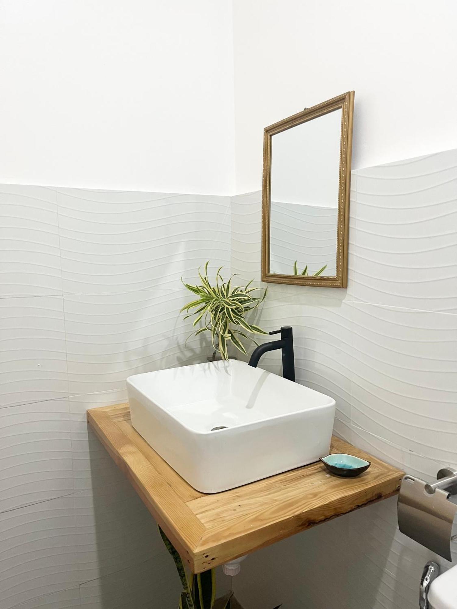 Sunnydale Apartelle -Room Accommodation Near Calatagan Beach Resorts 八打雁 外观 照片