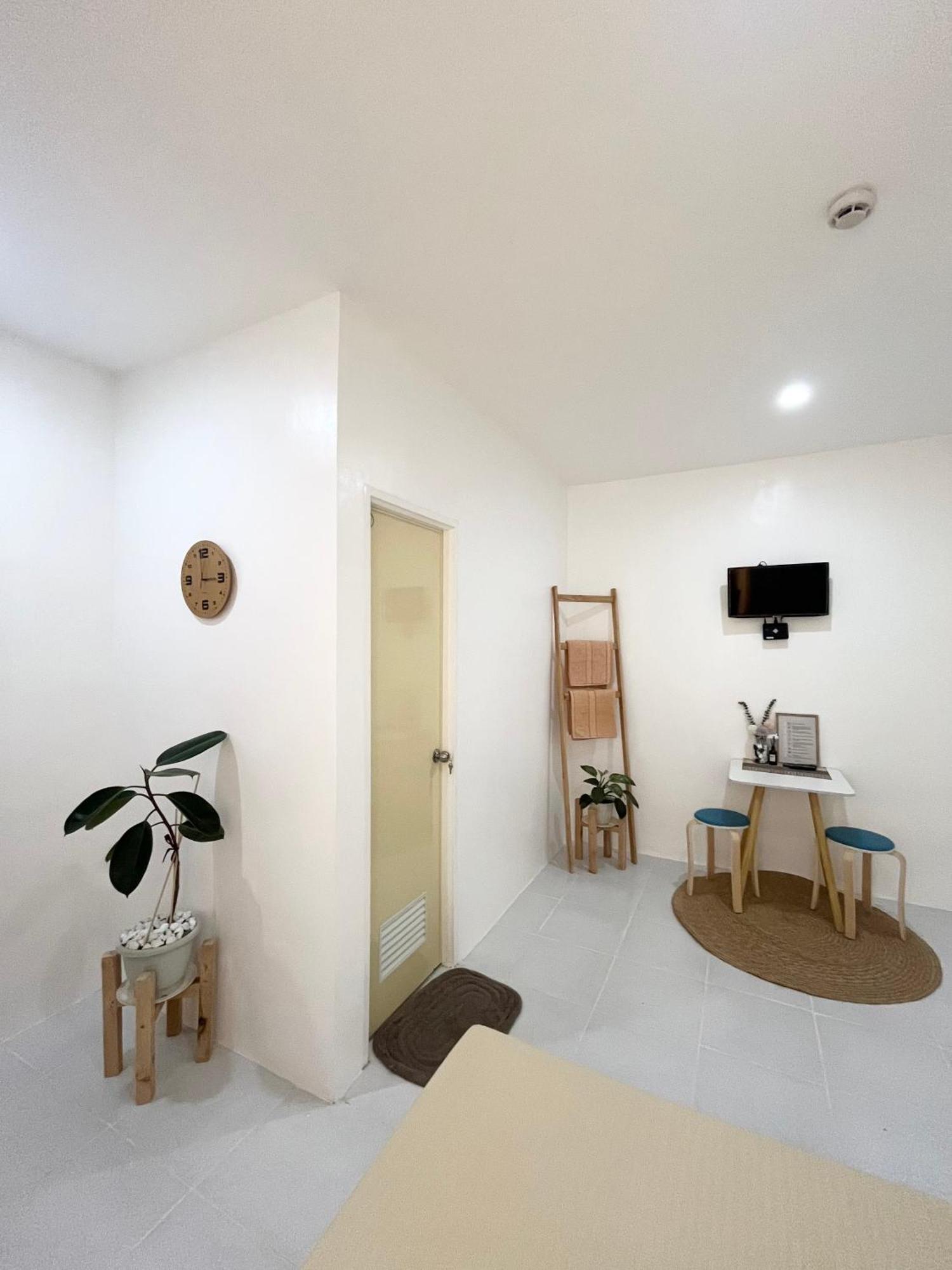 Sunnydale Apartelle -Room Accommodation Near Calatagan Beach Resorts 八打雁 外观 照片